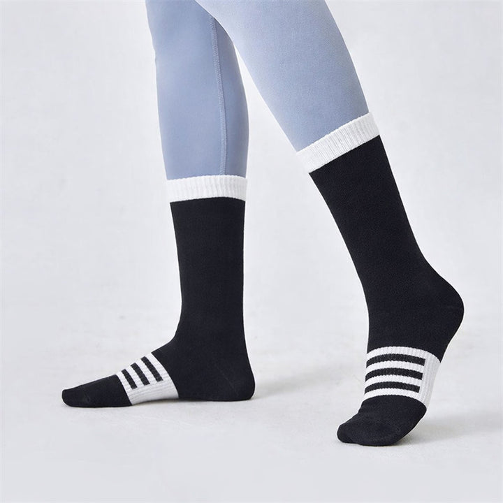 Hohe Socken mit rutschfestem Griff